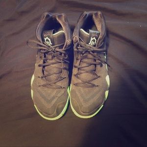 Nike Kyrie 4 Halloween Edition